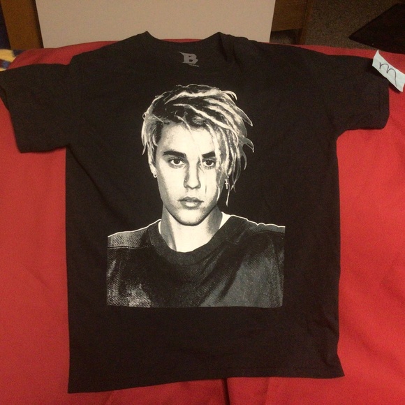 Ladies JUSTIN BIEBER concert tshirt - Picture 1 of 2
